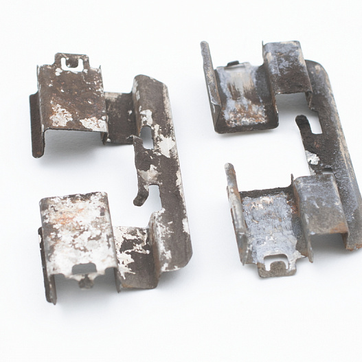 Brake pad pressure plates