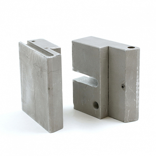Pickers for capturing and transporting LPPE-containers 