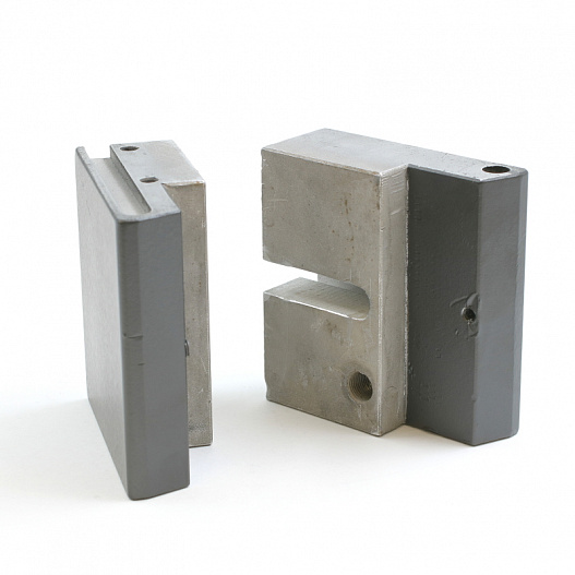 Pickers for capturing and transporting LPPE-containers 